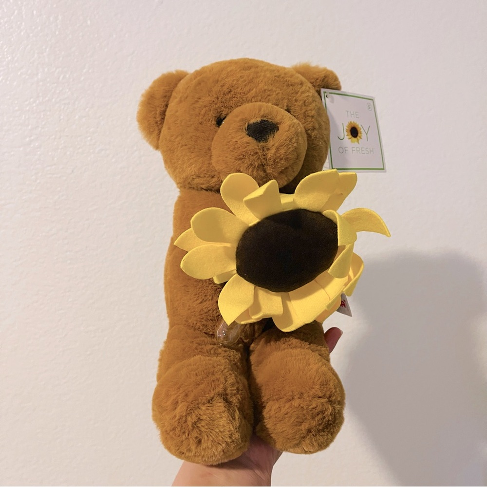 🌹 New - Aurora Brown Bear Holding Sunflower Plant Holder